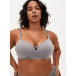 Torrid Women's Gray Wireless Seamless Push Up Bra Size 52B